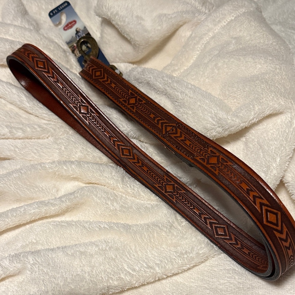 Elegant Brown Leather Dog Collar with Geometric Design